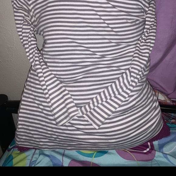Old navy white and grey striped off shoulder top - Picture 3 of 3